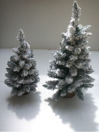 salg af Juletr� med sne 45 cm. 