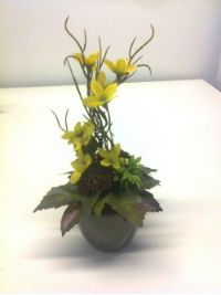 salg af dekoration 25 cm. med gul forsythia