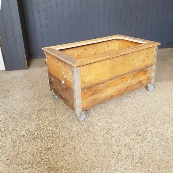 salg af Plantekasse på hjul, 94x51,5 cm.